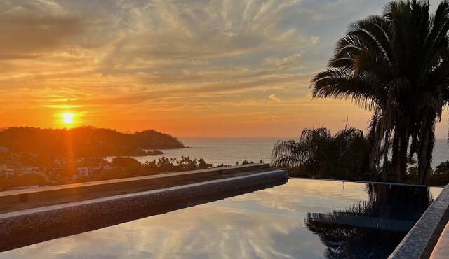 Stunning Ocean Views; 2 Pools;10 min walk to beach