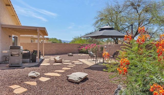 Stunning Vacation Home - Trails, Golf & Dining!