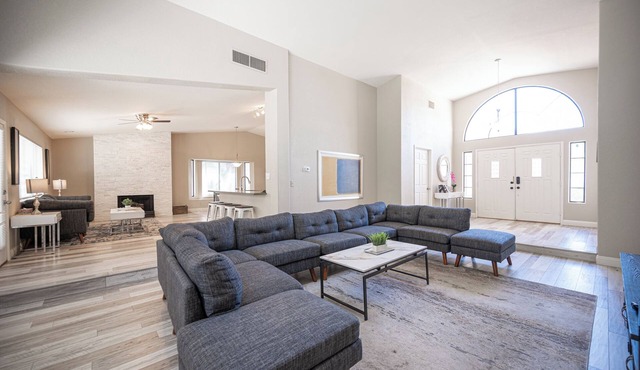 Stylish 4 Bed, 3 Bath in Henderson/Green Valley!