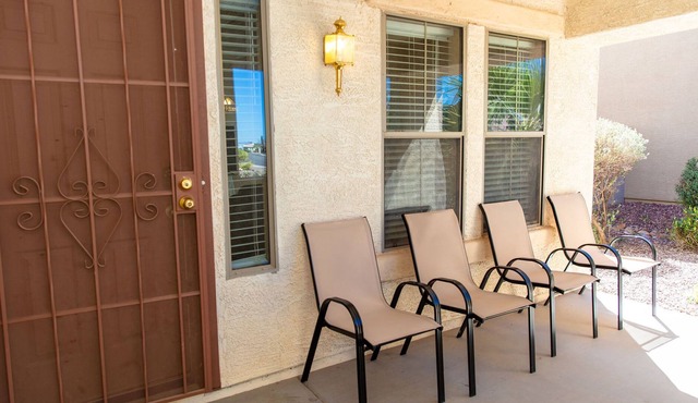 Stylish 5 Bedroom 3 Bath Getaway with Full Kitchen