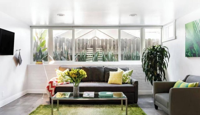 Stylish Modern Guesthouse Close to the Metro