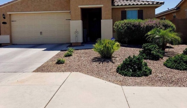 Stylish modern home w/private pool, parks, hiking