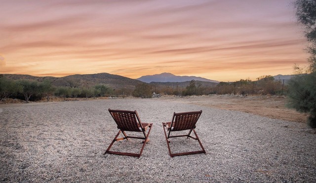 Stylish Morongo Valley Retreat. Pond/waterfall views all around, fenced for dogs