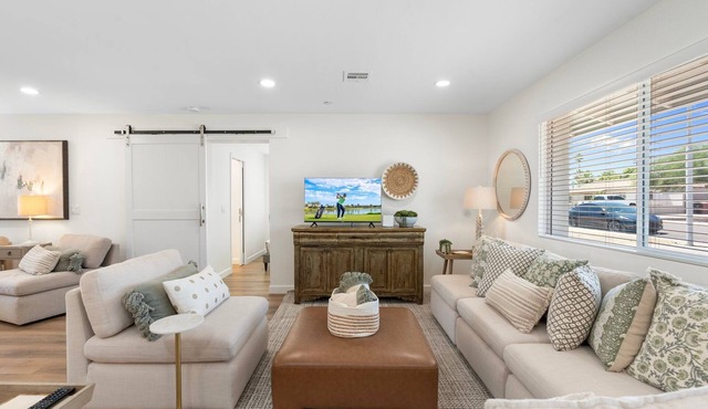 Stylish Scottsdale Retreat + Big Backyard + Grill