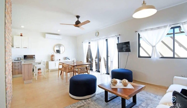 Stylish Townhome Private Patio Parking Pool Onsite