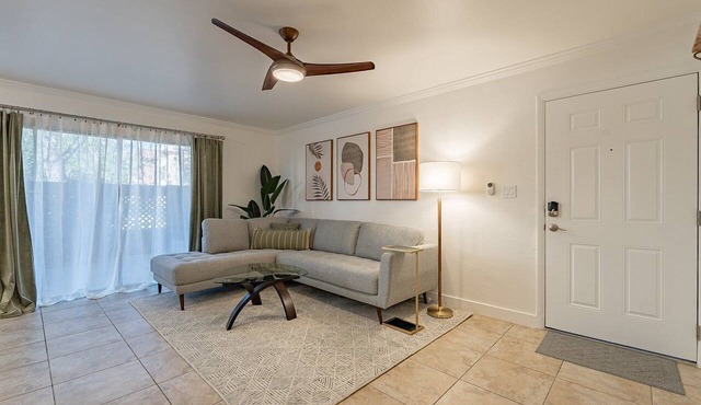 Sublime 2 Bd 2 ba Old Town Condo