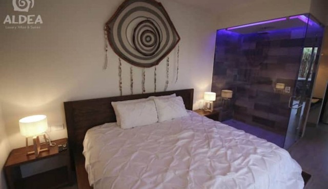 SUITE WITH JACUZZI AND PRIVATE TERRACE IN PYRAMIDS