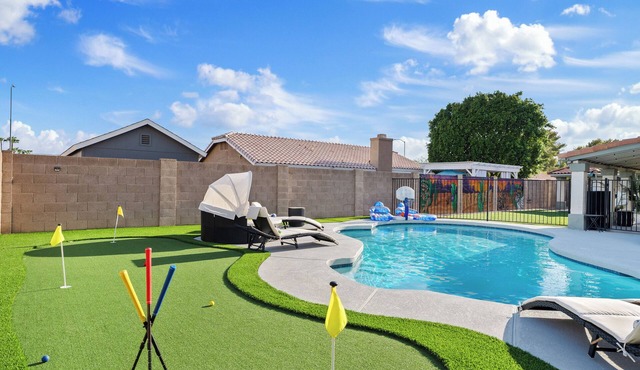 Summer getaway! Heated pool, hot tub, mini golf & game room | Sleeps 16 | Perfect for families & golf trips