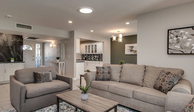 Sun City 55+ Community! 3 Bdrm Golf Course Home!