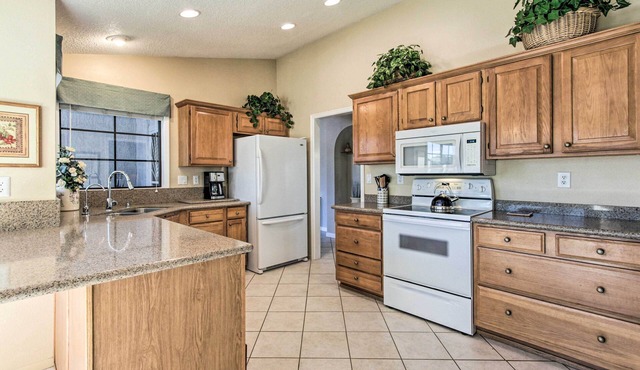 Sun City West Home w/On-Site Golf Course!