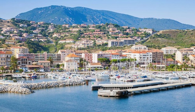 Sun-Kissed Sailing Adventure in Córcega