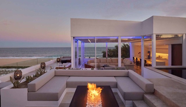 Sun-kissed Splendor: Rooftop Deck, Private Swimming Pool & Panoramic Oceanview!