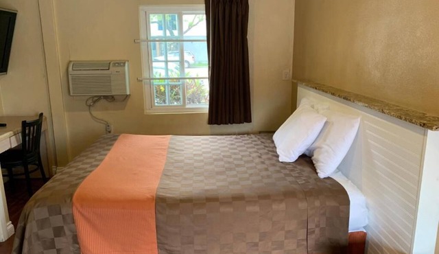 Sunlight Motel