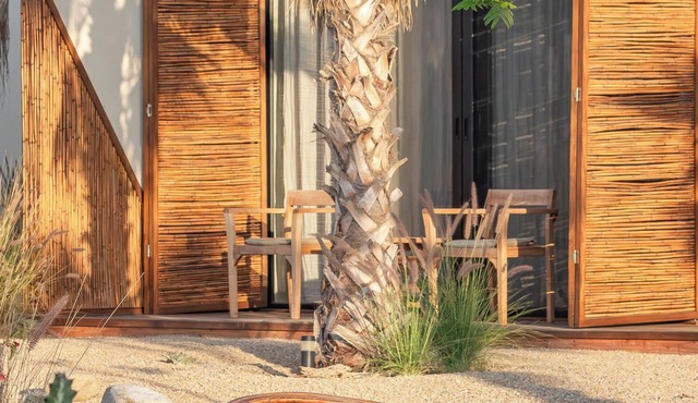 Sunny Bungalow with a Pool and Near the Beach