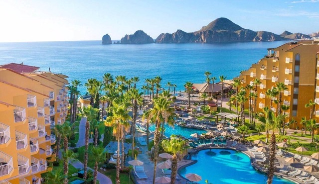 Sunny Cabo Getaway on Medano Beach