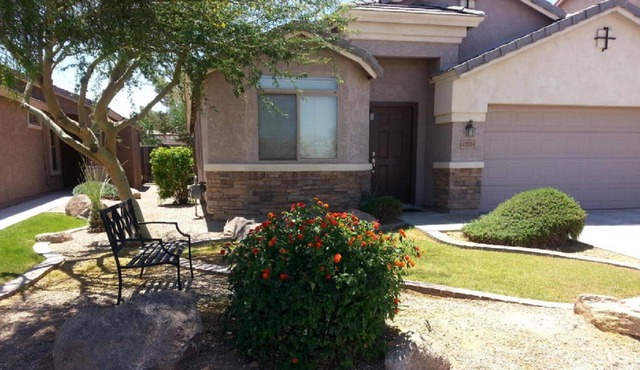 Sunny Maricopa spacious Vacation Home. Clean 3Bd/2Bath. Close to everything