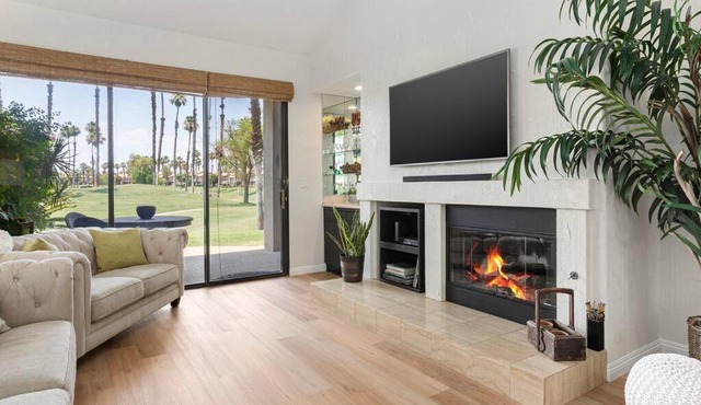 Sunny Palm Desert Escape on Golf Course