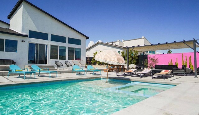Sunray House Modern Getaway Pool Spa Tesla Charger
