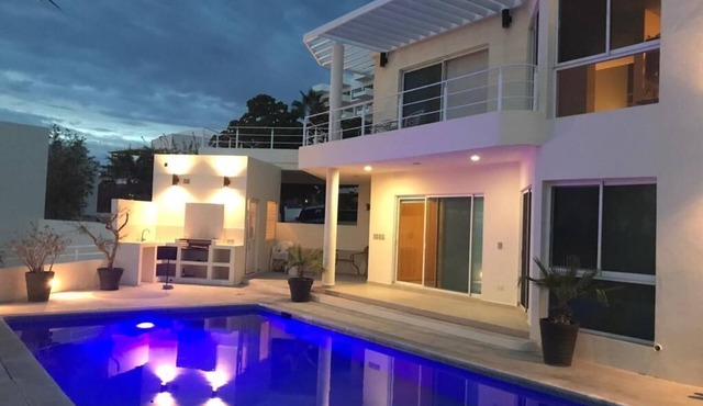Sunset Villa. A view of the best sunsets and the Sea of Cortez at a private pool