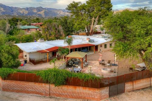 Swim Spa & Courtyards: Tucson Estate Near Sabino