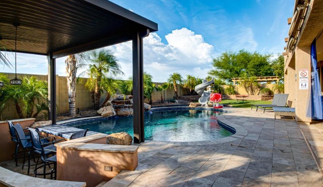 Swim-Up Bar & Games! Ultimate Goodyear Group Stay