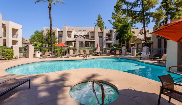 Tastefully Decorated, Perfect Scottsdale Location condo w/Pool, Spa, Gym!