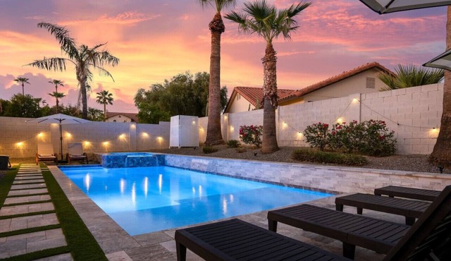 Tempe Retreat - Saltwater Pool/Hot Tub/Billiards