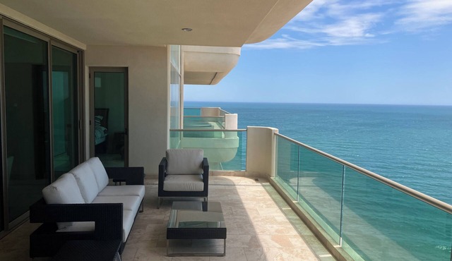 Tessoro at Las Conchas 902 - Elegant beach front condo