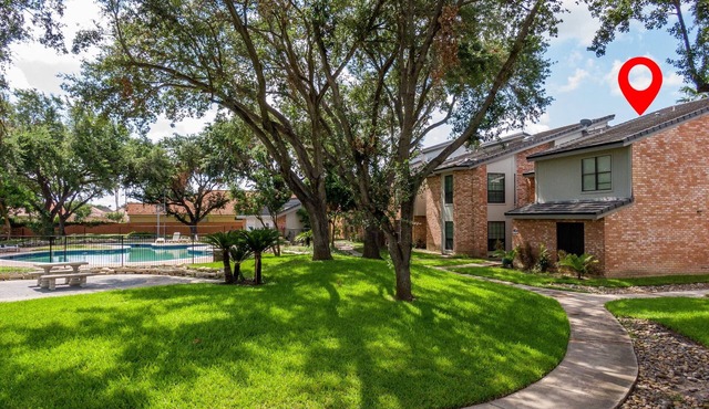 Texas-Sized Comfort w/Pool Near DHR- Sleeps 14