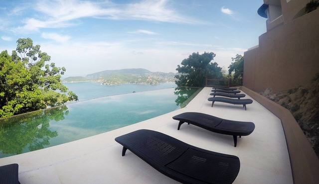 The area’s highest point with unobstructed views of Playa Blanca & the Zihua Bay