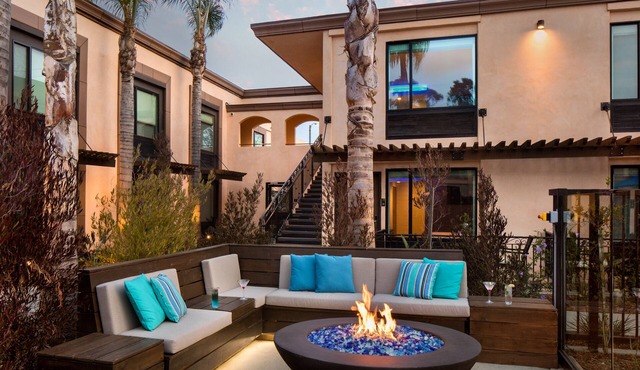 The Cove Hotel, Long Beach