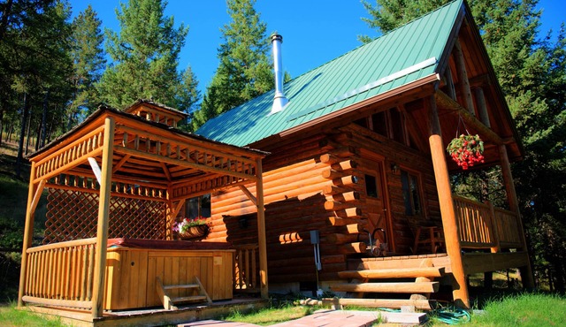 The Eagle's Nest - A Romantic Hideaway for Two with Private Gazebo and Sp