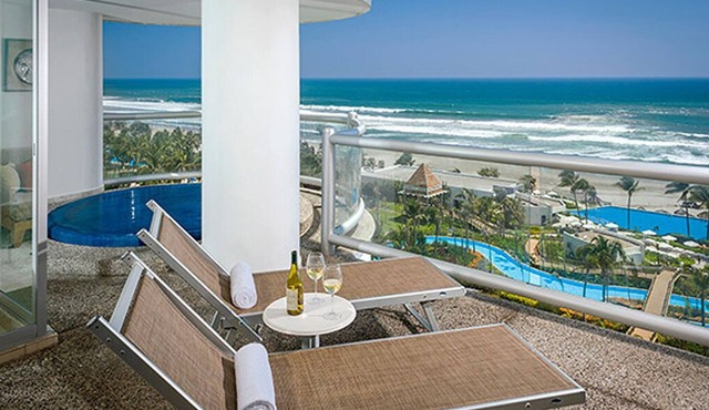 THE GRAND MAYAN TWO BEDROOM SUITE in Acapulco with WiFi, AC and Plunge Pool
