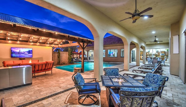 The Grand Resort, 1 Acre Property. "Huge Outdoor Space to Relax in the Sun!"