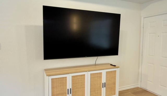 The Oak - Spacious 2BR/2BA Sleeps 7 Wi-Fi