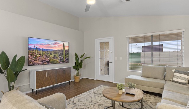 The Sandlot: A Beautifully Remodeled Family Safe Retreat Home Great Neighborhood