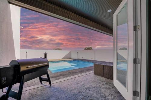 The Smart Home, Pool paradise, 5min to UTRGV, 4BR 3BA