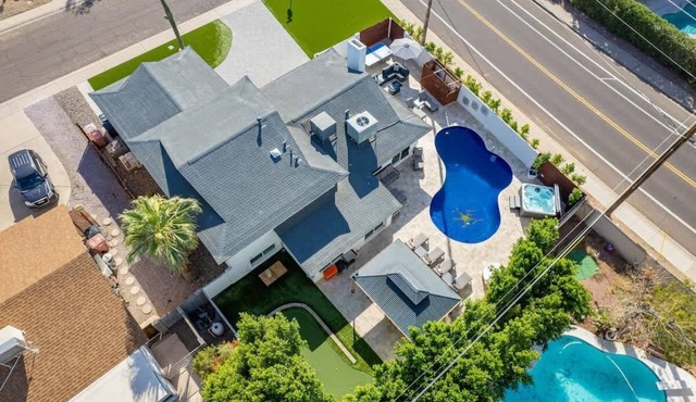 The Sol Villa | 8 Bedroom 4 Bathroom - 12+ Beds