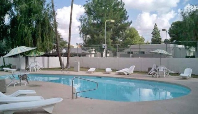 "The Tempe Willow" Patio Condo, ASU, Chicago Cubs, Gulf, Shopping, Phx Open!