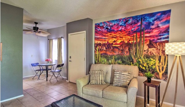 The Tucson Sunny Spot: pools, tennis, jacuzzis, WiFi, AC, Dishwasher