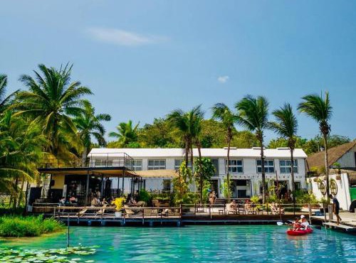 The Yak Lake House - Hostal Bacalar
