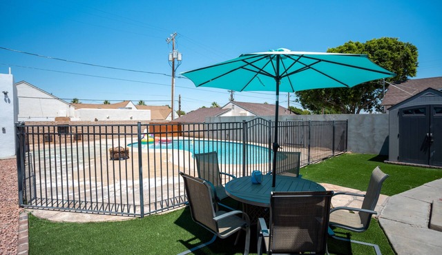 The Yuma White Modern Pool/Pet friendly Home