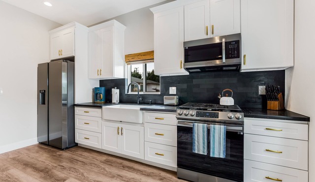This house is a 2 bedroom(s), 2 bathrooms, located in Camarillo , CA.