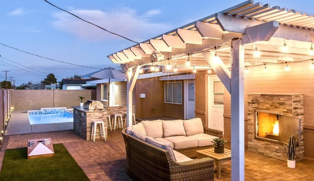 This house is a 4 bedroom(s), 3 bathrooms, located in Scottsdale, AZ.