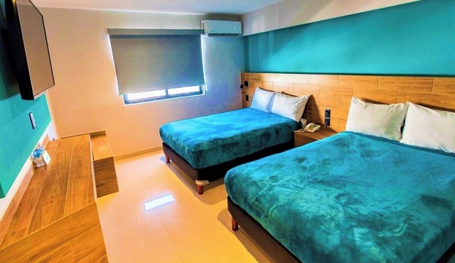 Three Well-Equipped Rooms in a Prime Area Near Dining & Entertainment