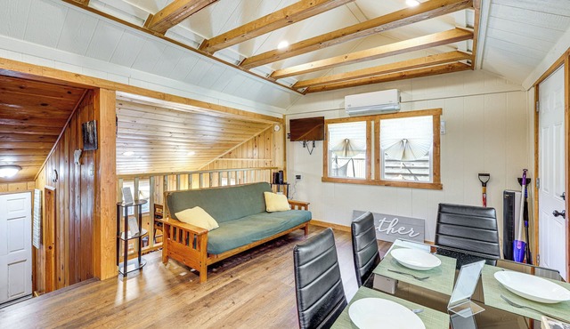 Tiny Home w/Deck & Mtn Views in Lake Arrowhead!