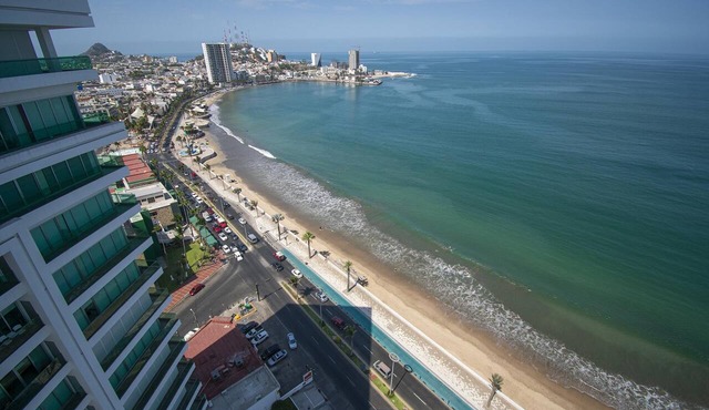 Torre eMe Penthouse Oceanview Condo #1507 with Pool