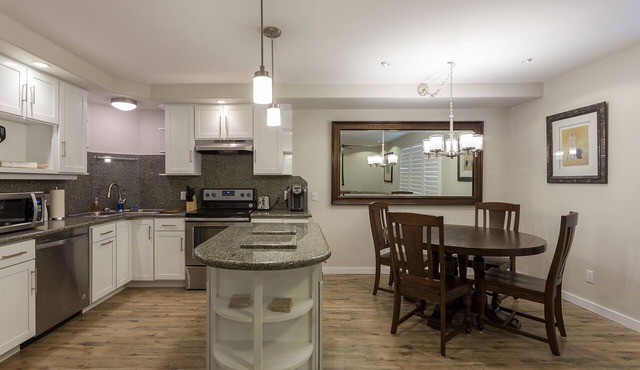 TOTAL REMODEL. BILTMORE AREA CONDO. GREAT LOCATION.