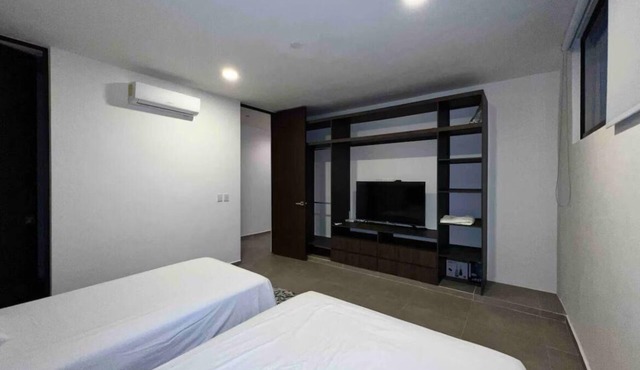 Townhouse in a residential complex 10 minutes from downtown.