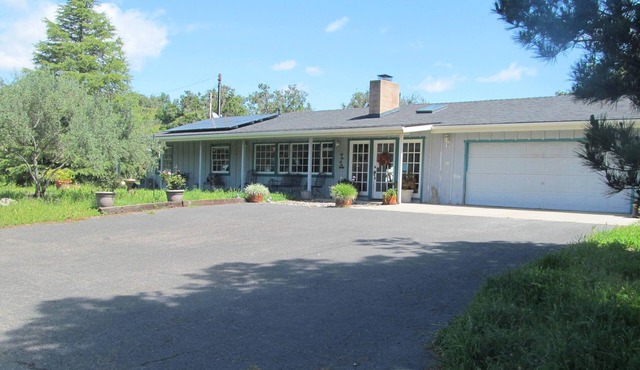 Tranquil 3-acre country home close to ocean & lakes - 30+ nights required